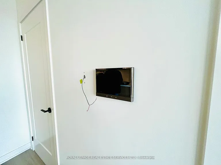 5 Defries St #2009 — Photo 8