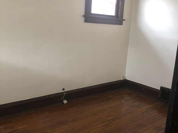 4th image of 11827 Buckingham Ave #Up