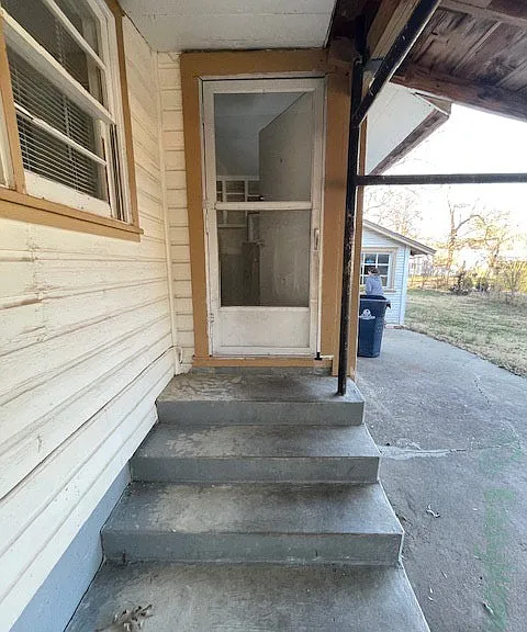 908 E Edison St — Photo 10