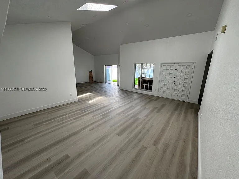 8754 NW 149th Ter — Photo 5