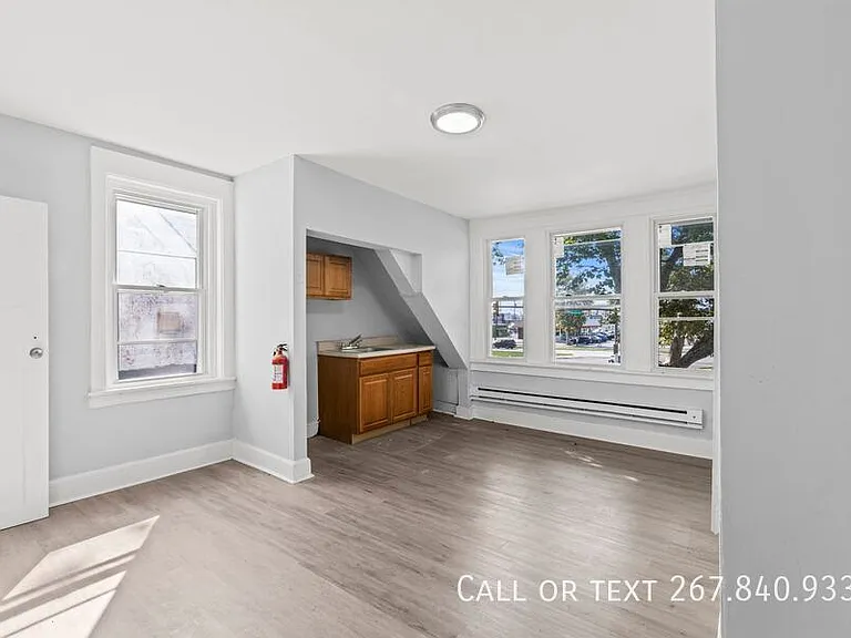 129-131 E Roosevelt Blvd #131.3 — Photo 5