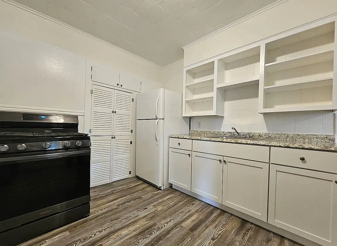 81 West St — Photo 1