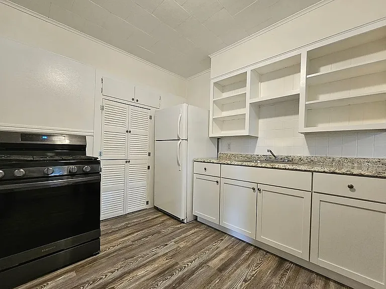 81 West St #1 — Photo 1
