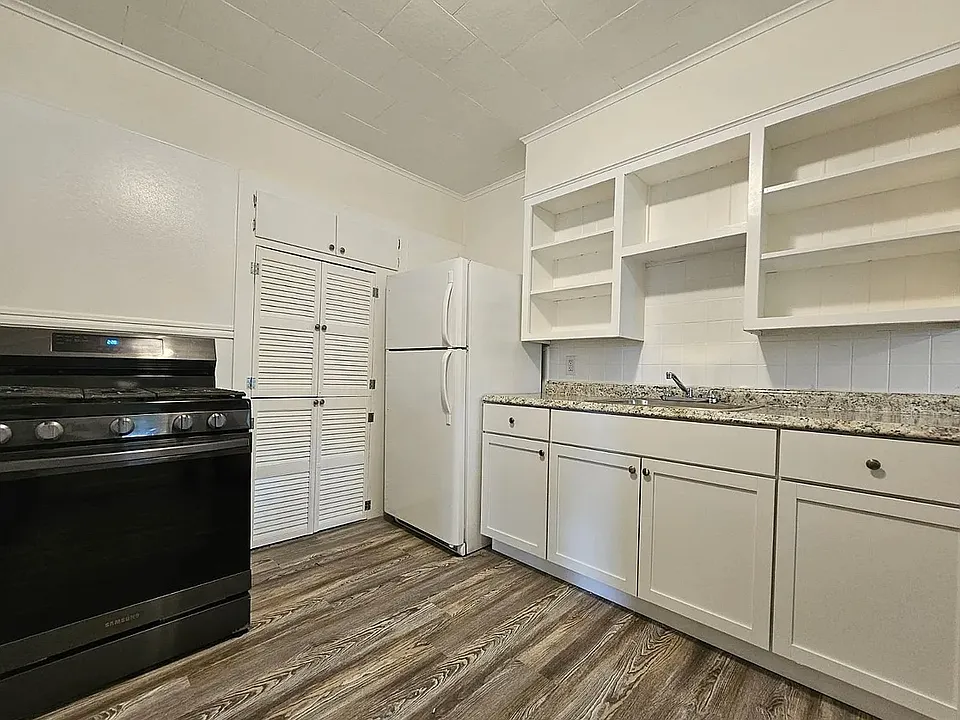81 West St #1