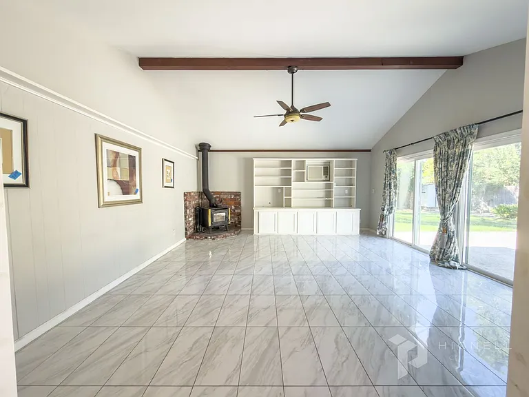 1094 Manzanita Ave — Photo 5