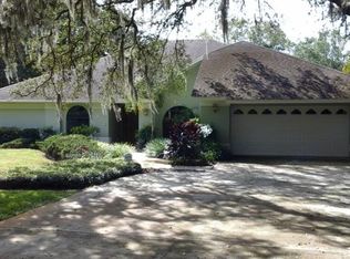 912 Rawlings Cir, Lutz, FL 33549