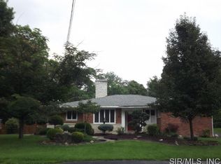 4 Forest Dr, Alton, IL 62002
