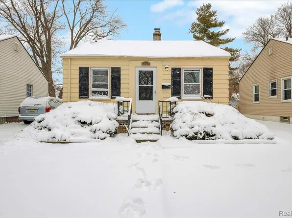 18981 Kenosha St, Harper Woods, MI 48225