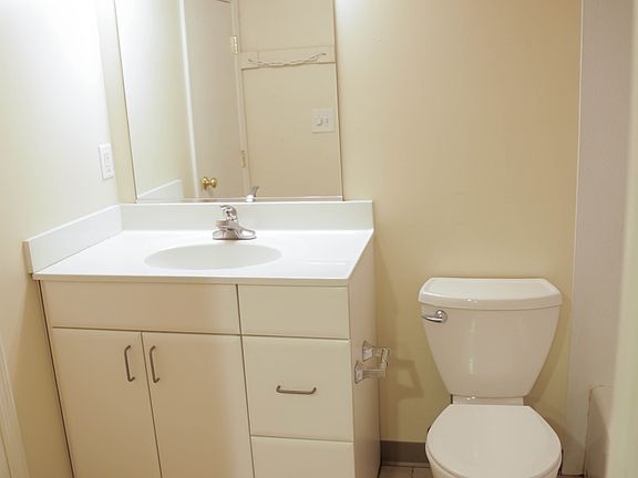 5th image of 1608 Summit St #13802879