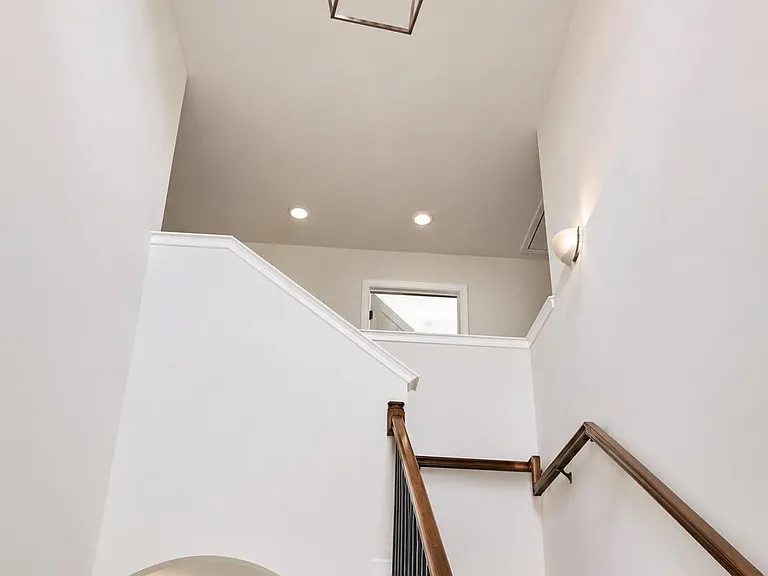 123 W River Cane Run — Photo 2