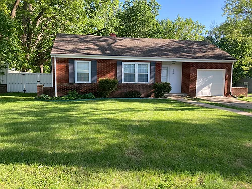 629 NE Crestview Ln Photo 1