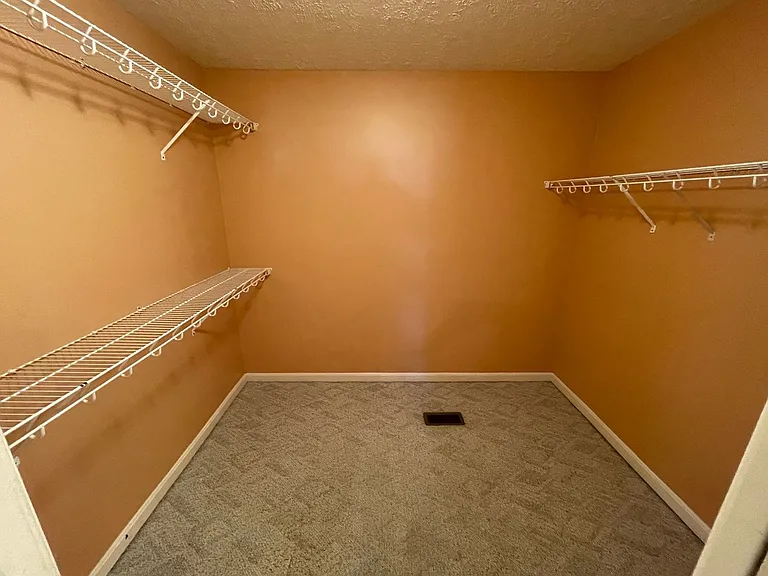 3914 Stone Hollow Dr — Photo 18