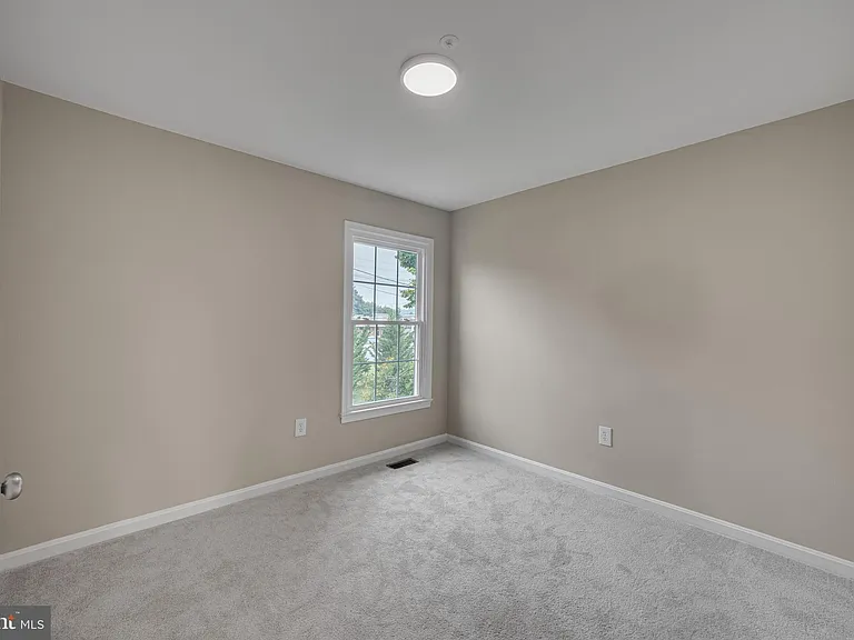 8101 Chelaberry Ct — Photo 26