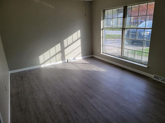 2nd image of 1112 Pierce Dr