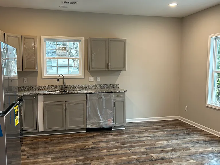 14 Pine St #14 — Photo 2