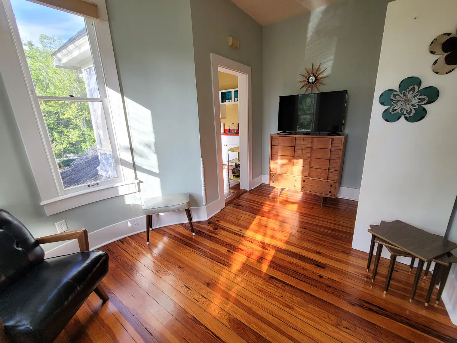 1 bed, 1.0 bath, 430 sqft, $3,152 — Photo 1