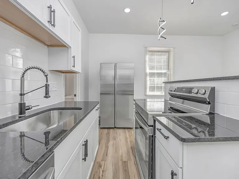 636 Watkins St #1 — Photo 10