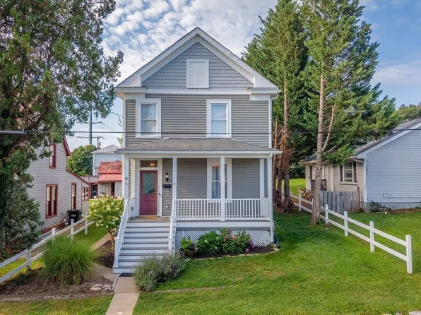 18 E Peabody St, Staunton, VA 24401