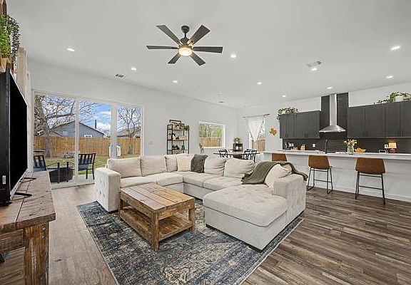 5th image of 1006 4th St
