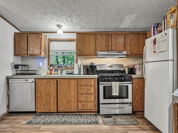 4th image of 2114 Maple St