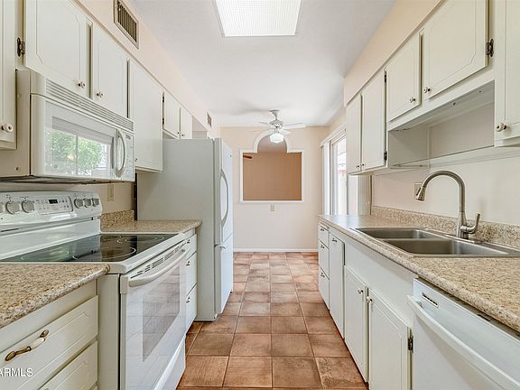 3rd image of 10525 W Granada Dr
