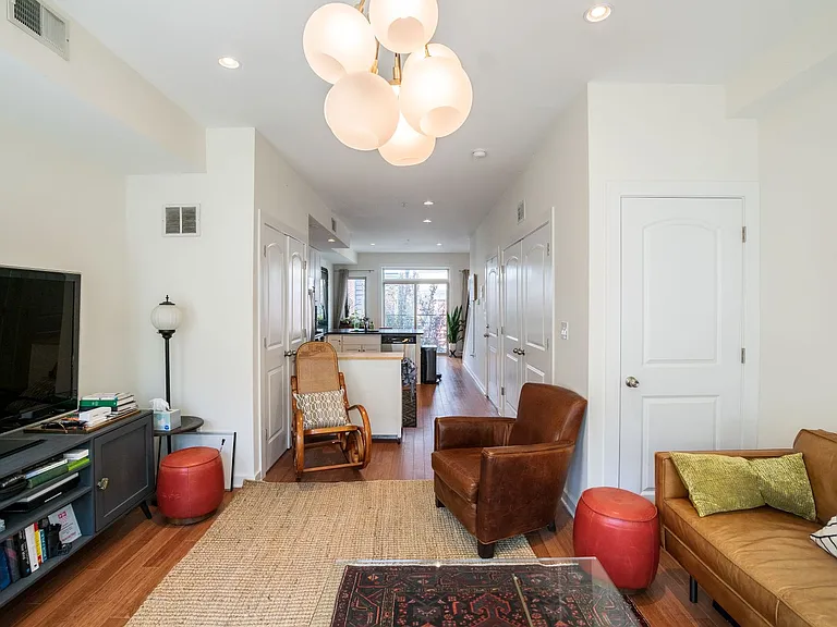 1834 Poplar St #2 — Photo 2