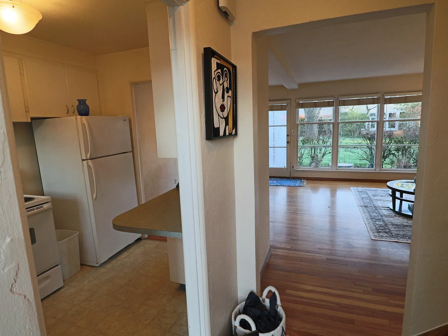 2 bed, 1050 sqft, $1,700 — Photo 2