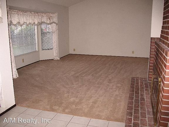 5th image of 202 Spurlock Ct