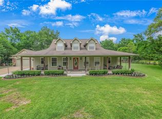 241 Rustic Oaks Dr, Bryan, TX 77808