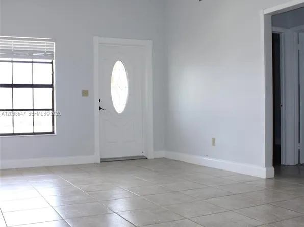 2728 W 74th St, Hialeah, FL 33016