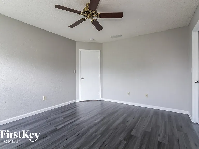 3940 Burningbush Dr — Photo 8