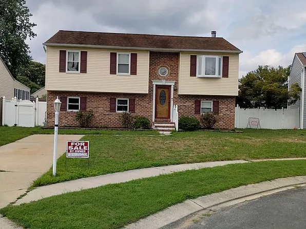 7882 Brighton Ct, Pasadena, MD 21122
