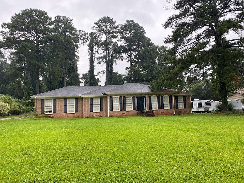 1st image of 2230 Country Club Dr SE