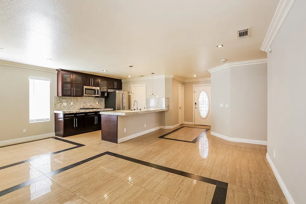 3 bed, 2.0 bath, 1379 sqft, $2,000 — Photo 4