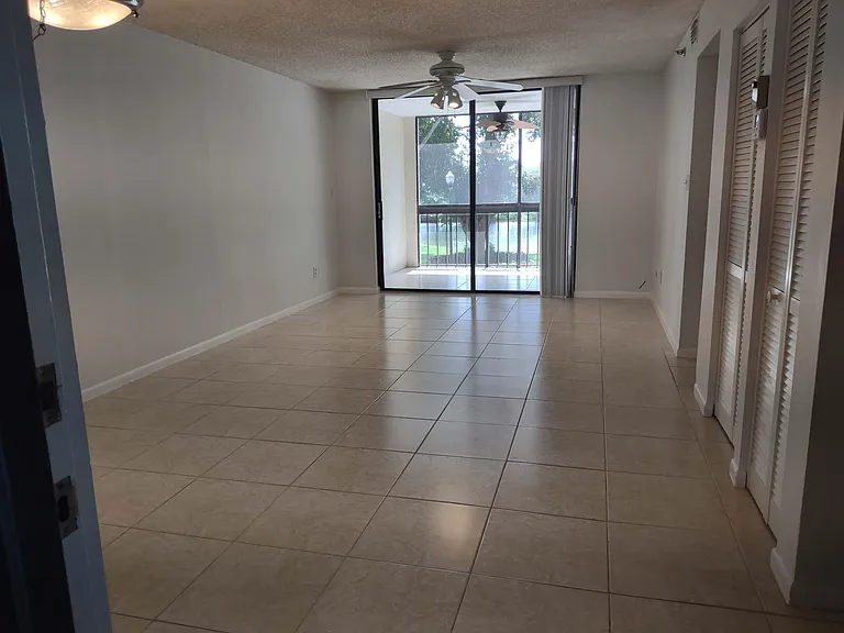 2025 Lavers Cir #D206 — Photo 8