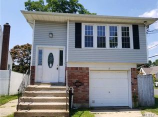 15 Trouville Rd, Copiague, NY 11726