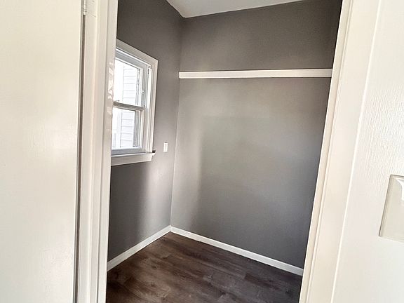 3rd image of 628 W 1st Ave