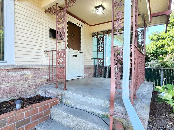 2nd image of 2132 Lombard Ave