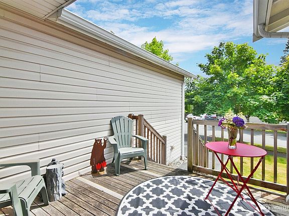 4th image of 830 Park Cottage Place