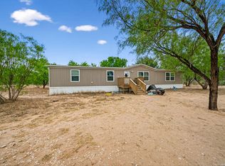 106 County Road 2672, Devine, TX 78016