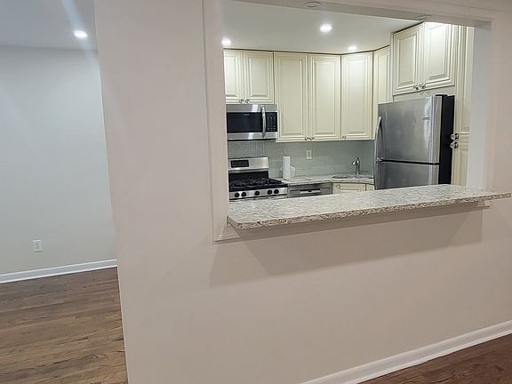 4th image of 34-21 32nd St #2A