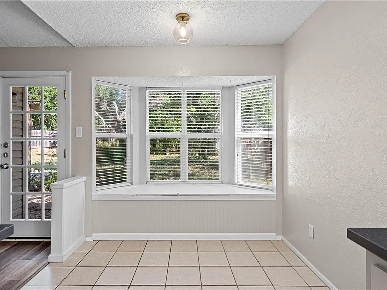 621 Russet Valley Dr — Photo 5