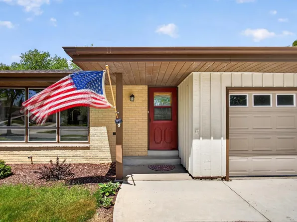 508 Whitegate DRIVE, Saukville, WI 53080
