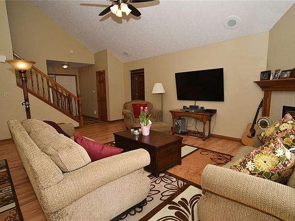 3rd image of 6921 Russet Dr
