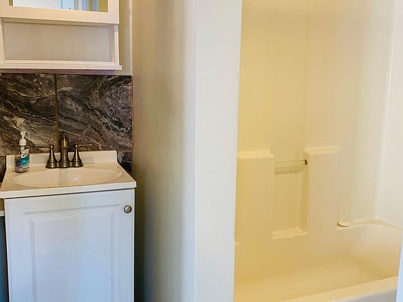 3rd image of 2825 Chippewa St #1/2