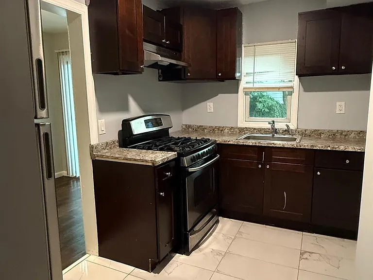43 Crampton Ave — Photo 7