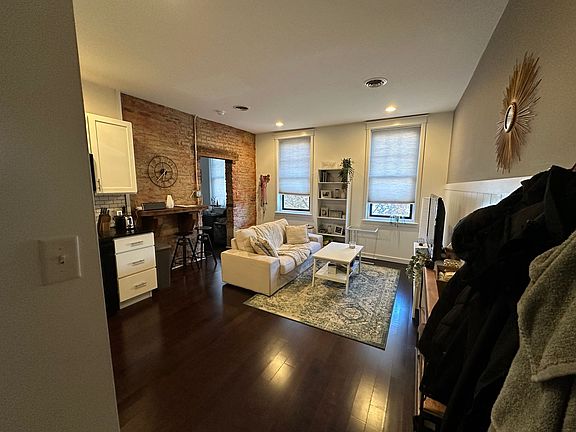 4th image of 200 Bridge St APT 1