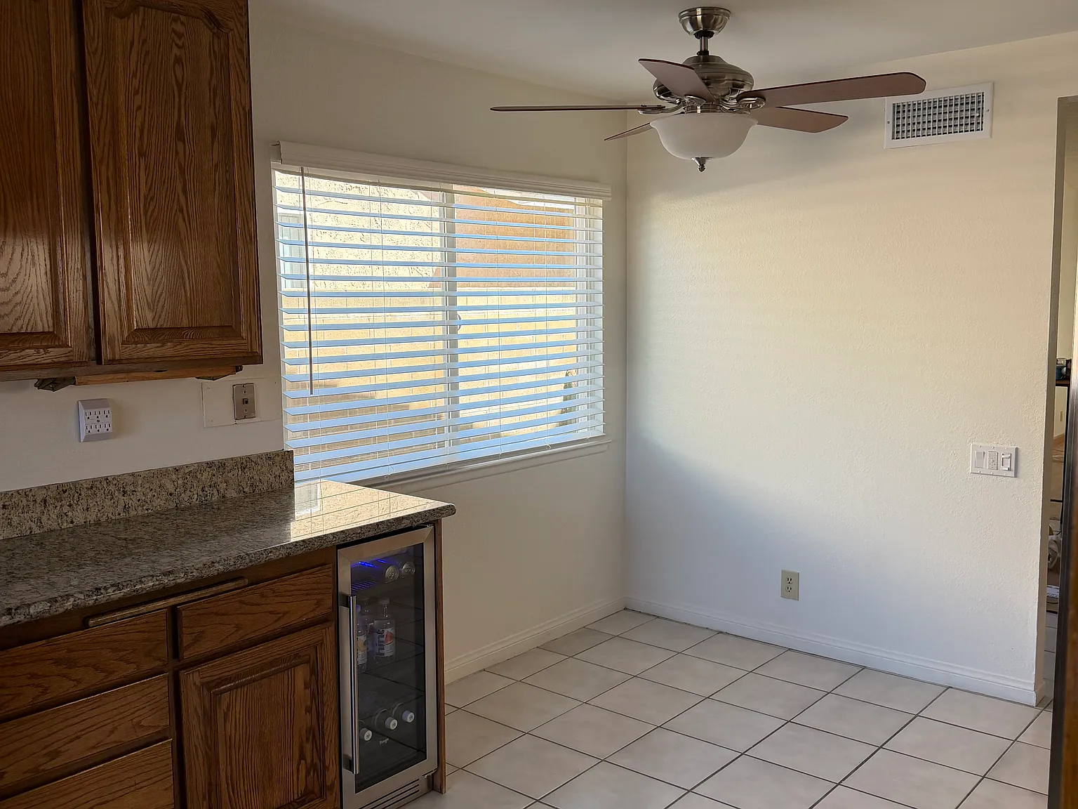 4 bed, 2137 sqft, $4,450 — Photo 3