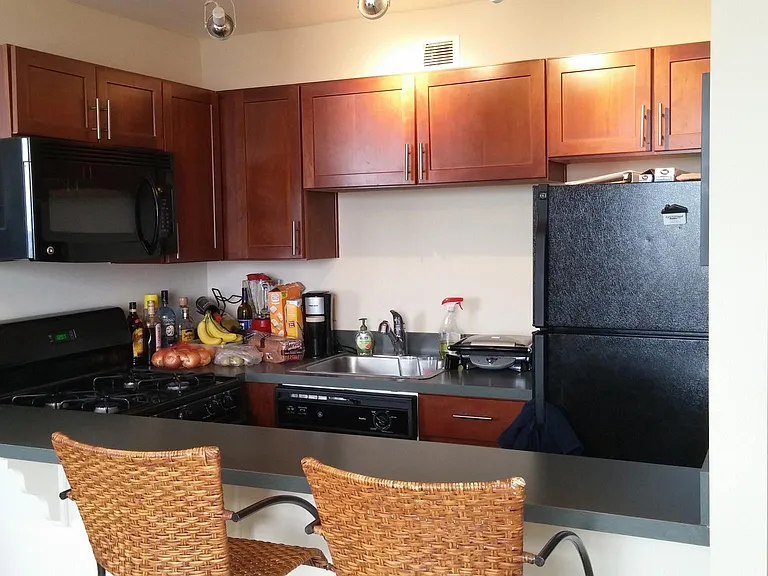 600 E 8th St #11 — Photo 10