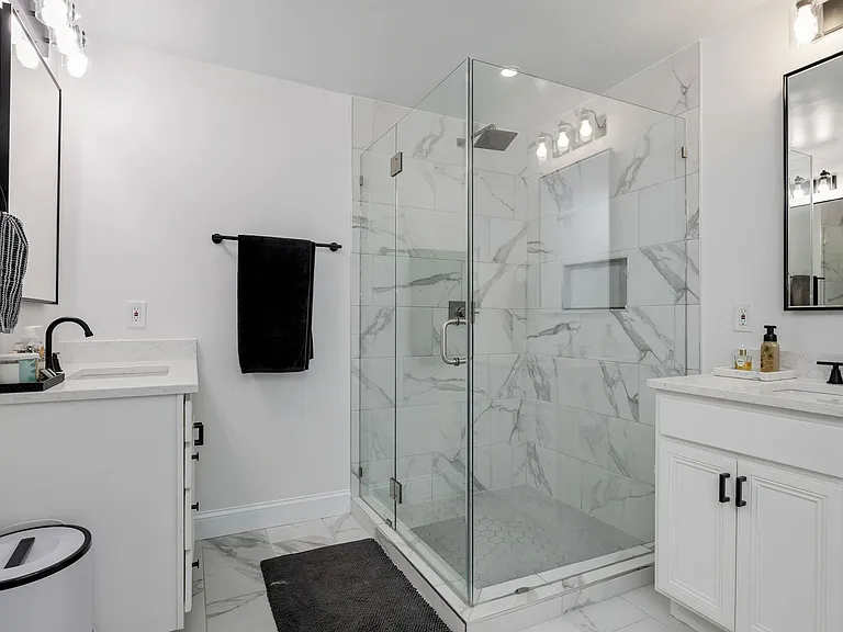 413 Clayton Ln — Photo 22